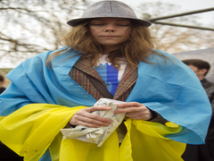 Віра Савченко (сестра Надії Савченко, на мітингу свободу Надії Савченко 1 Березня)