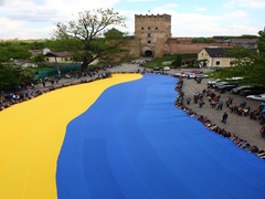 «Розгортання найбільшого державного прапору у світі розміром 40*60 метрів (30.04.2014)