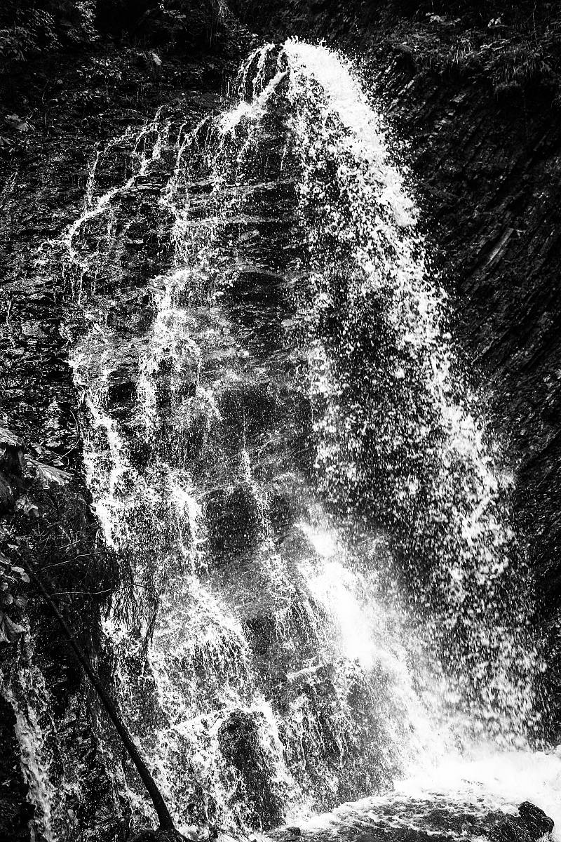 Гучний водоспад