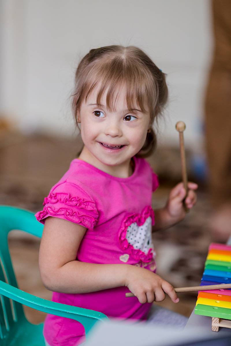 дівчинка-веселка