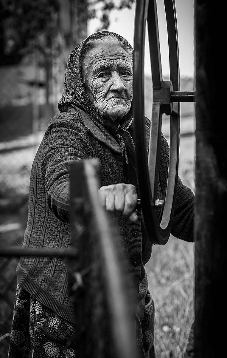 Час колесом- водою тече