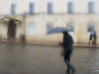 дождь за окном