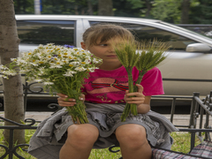 Юна продавчиня (Трійця Київ 2016)