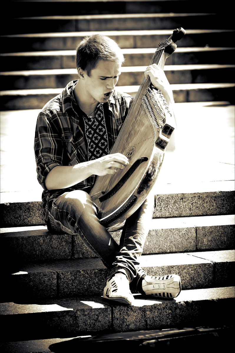 БУДУЩИЙ КОБЗАРЬ . . .