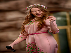 ЮНАЯ ПЕВИЦА . . .