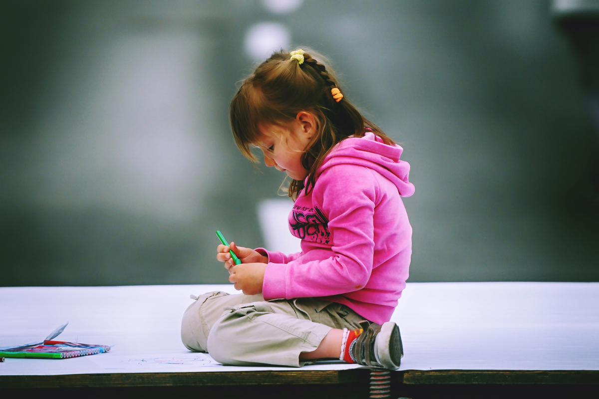 ЗАДУМАЛАСЬ . . .