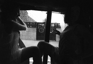 Дотик до влади (костюмована вечірка в автобусі біля Кабміну)