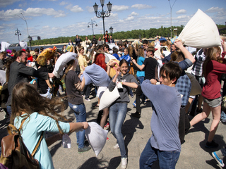 Битва подушками