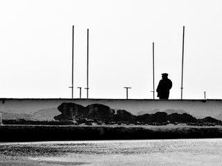 One man & seven poles