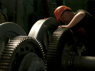 Робочий у залізничному депо