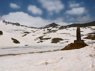 Горное озеро Кари у подножья Арагаца