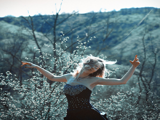 Закружила весна