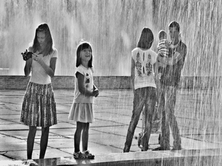 Біля фонтану