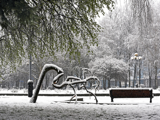 Весняний сніг