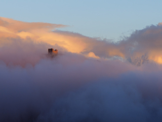 Плавати в хмарах