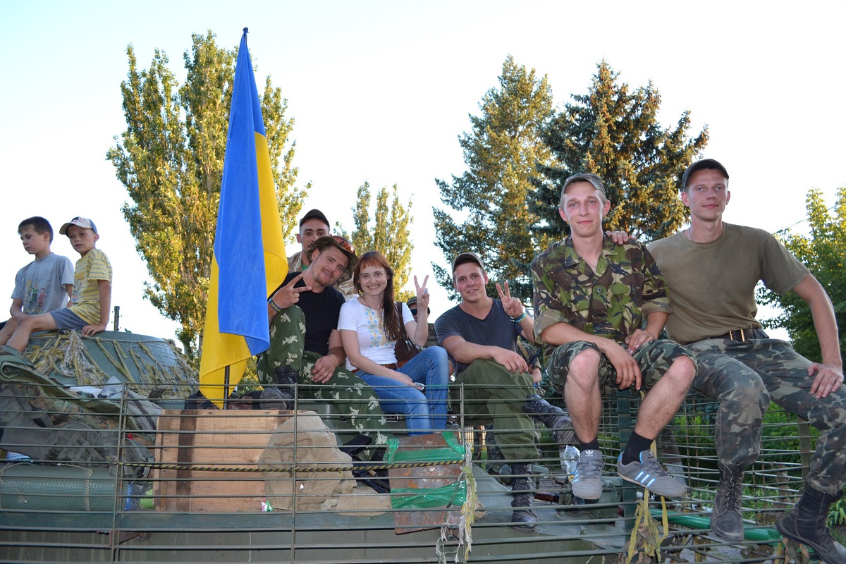 Трисуття. Солдати, волонтери і місцеве населення