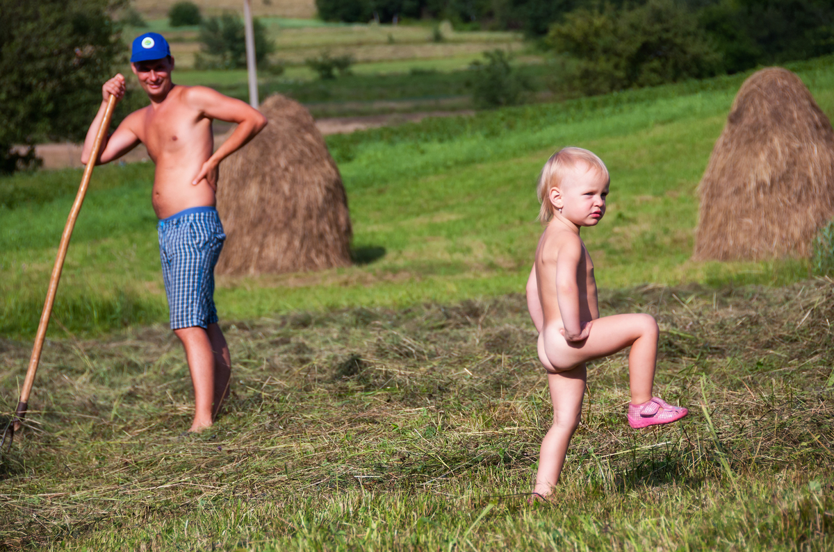 Діти та онуки.