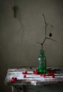 Натюрморт с красной смородинкой