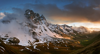 Панорама долини Чаухі