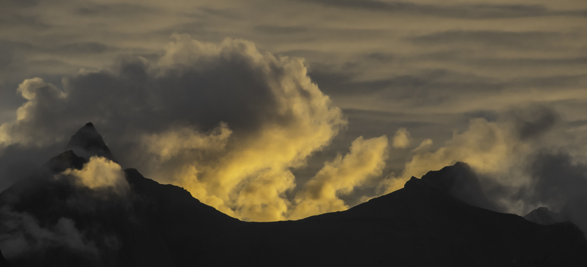 Skyer en kveld i Reine