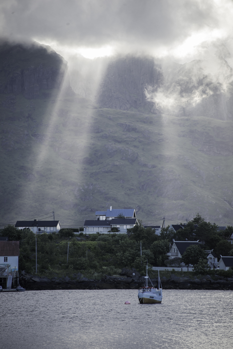 Lysstripe over Reine