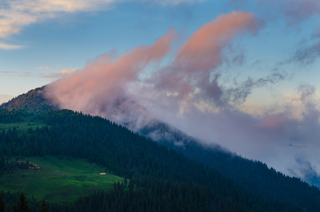 Вечірні відтінки гір
