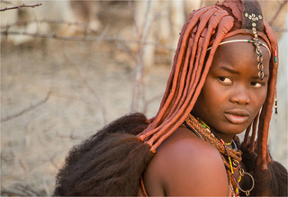 Selen sidelong glance