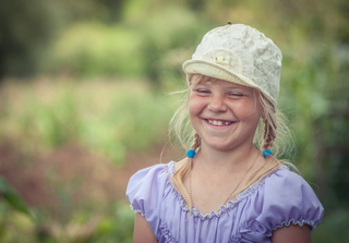 Дівчинка і жук