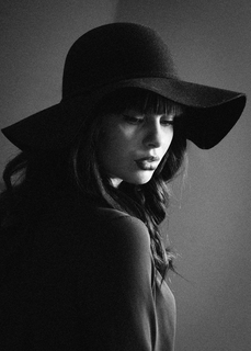 Таємнича незнайомка