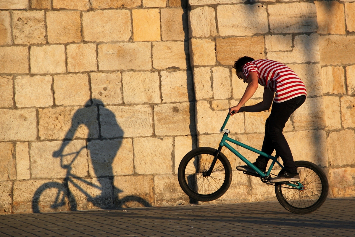 Street-bike-shadow
