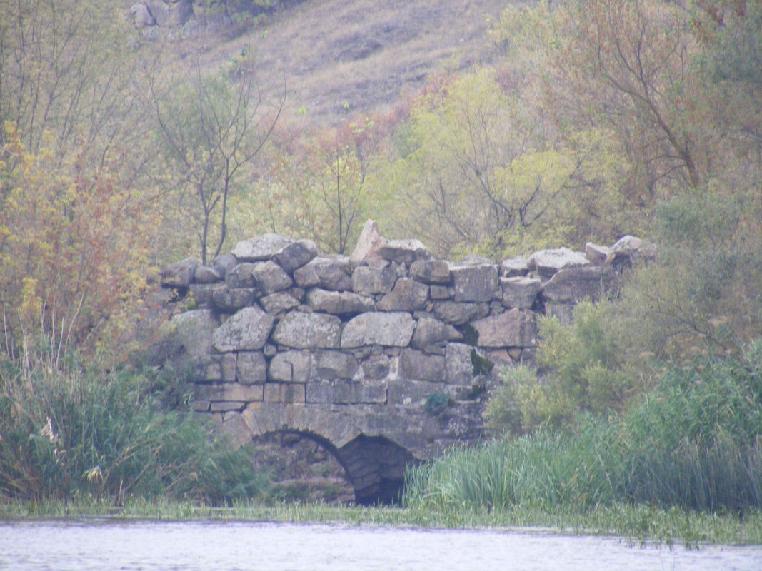 Кам'яна споруда біля хутора Львів