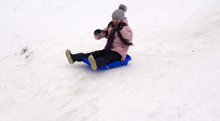 Дівчинка, що катається