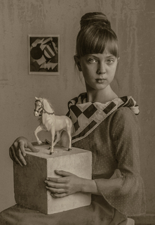 Портрет с кубом