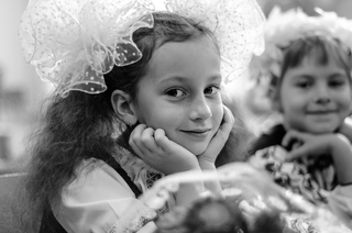 Дівчинка з бантиками