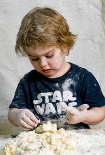 Юный пекарь Костя