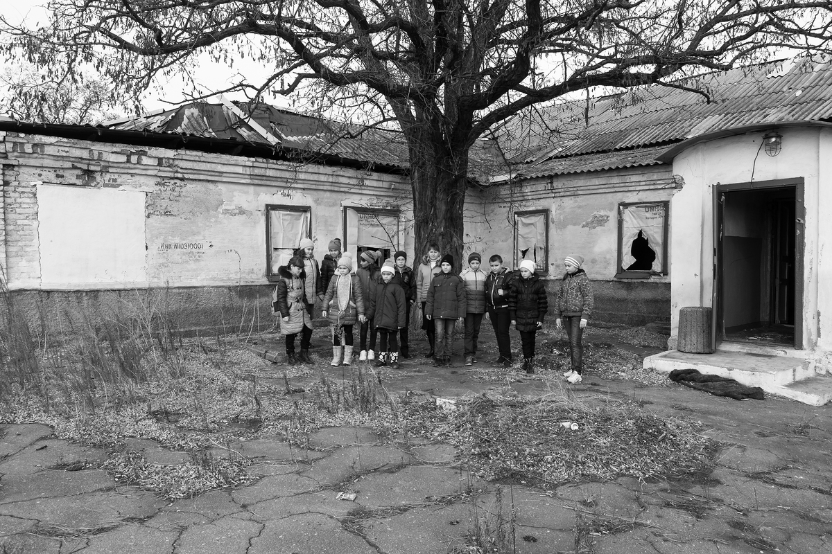 В разбитой школе