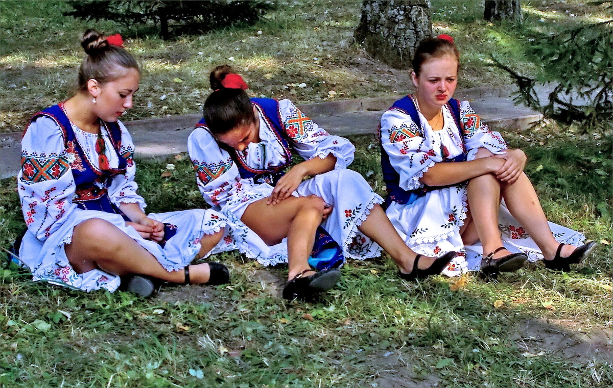 Зачекалися дівчата на виступ.