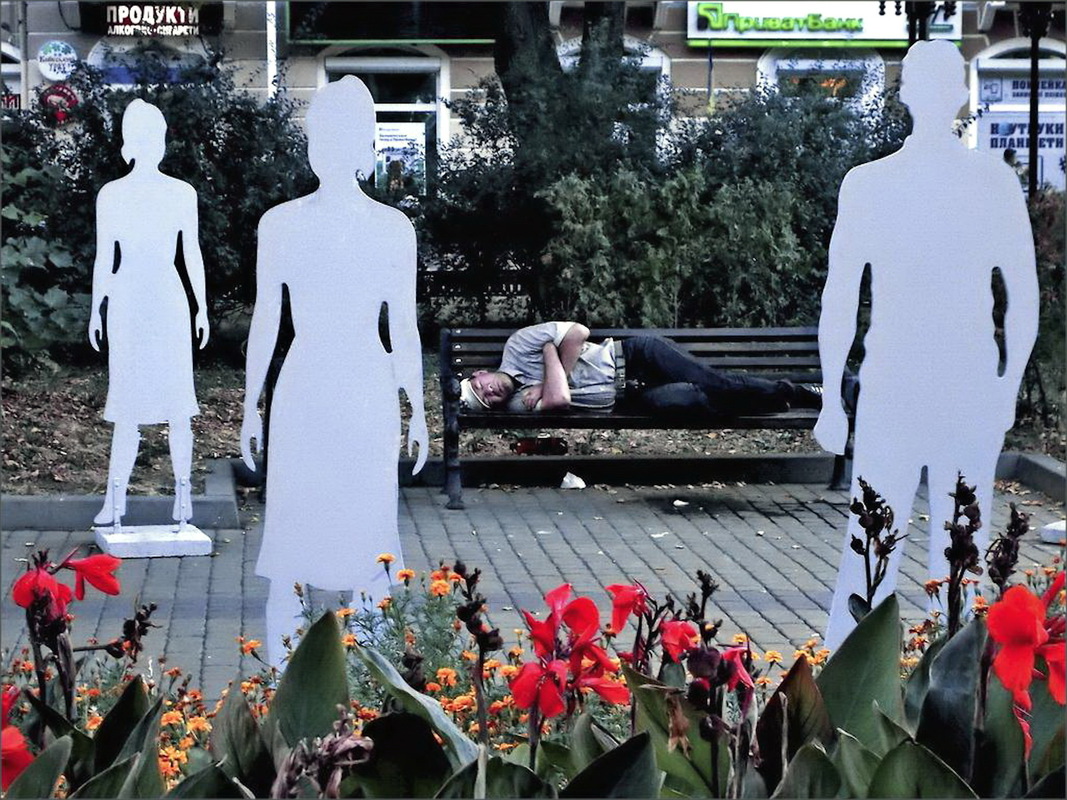 Заснув під надійною охороною.