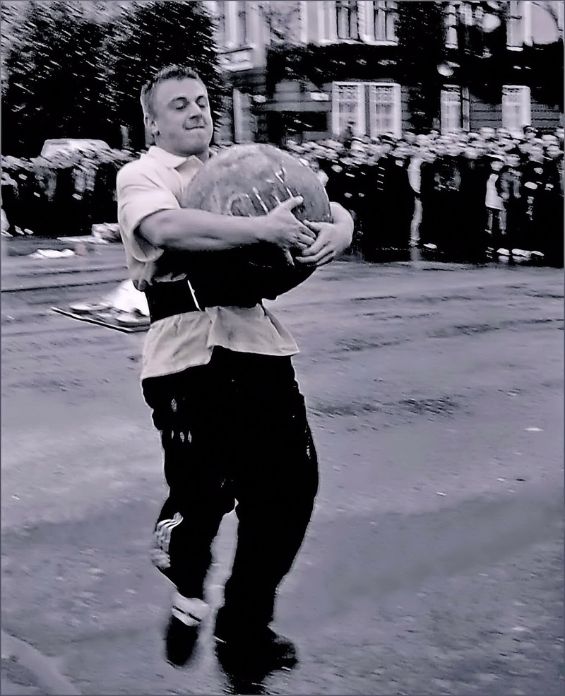 Силач Василь Вірастюк.6.