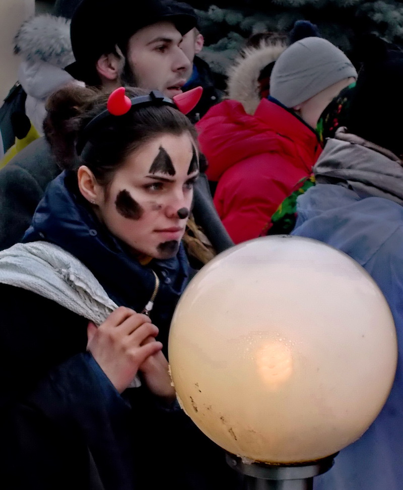 Забавляються колядники.8.