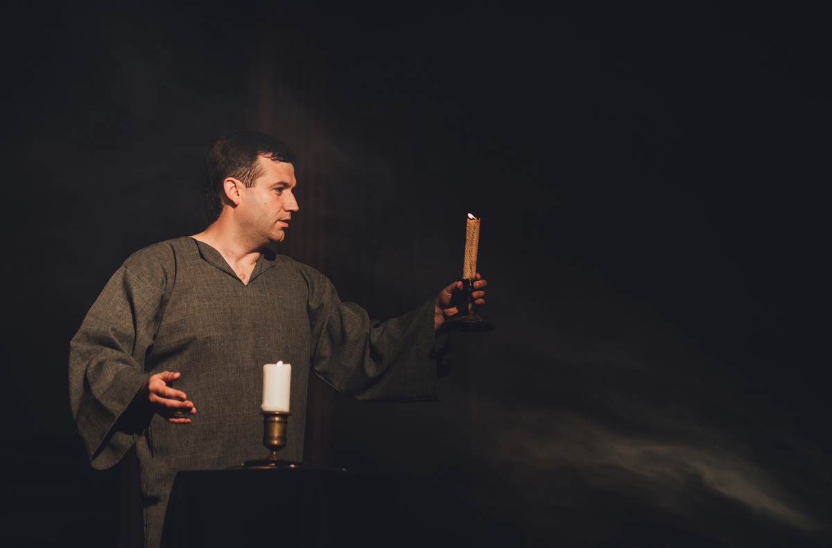 Крізь темряву