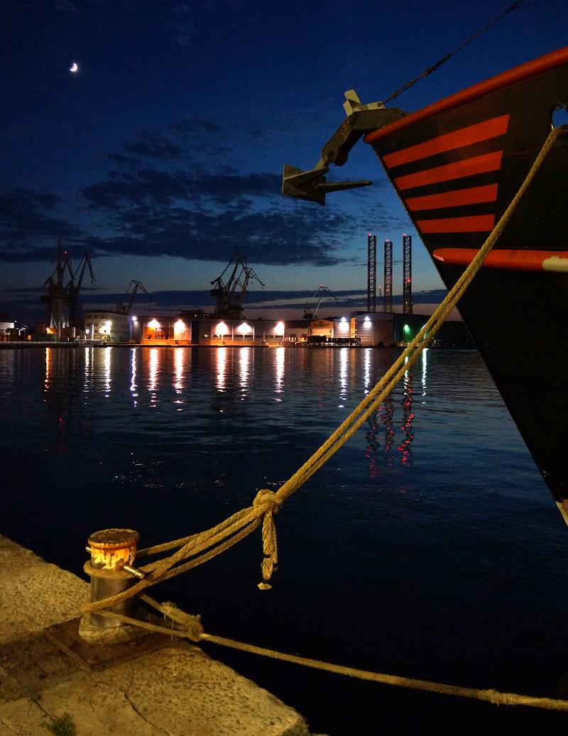 нічний причал / night pier