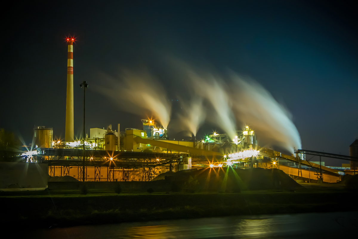 Фабрика вночі