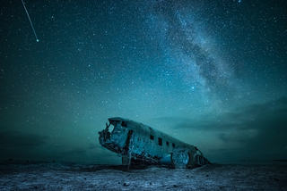 Night dreams of old plane