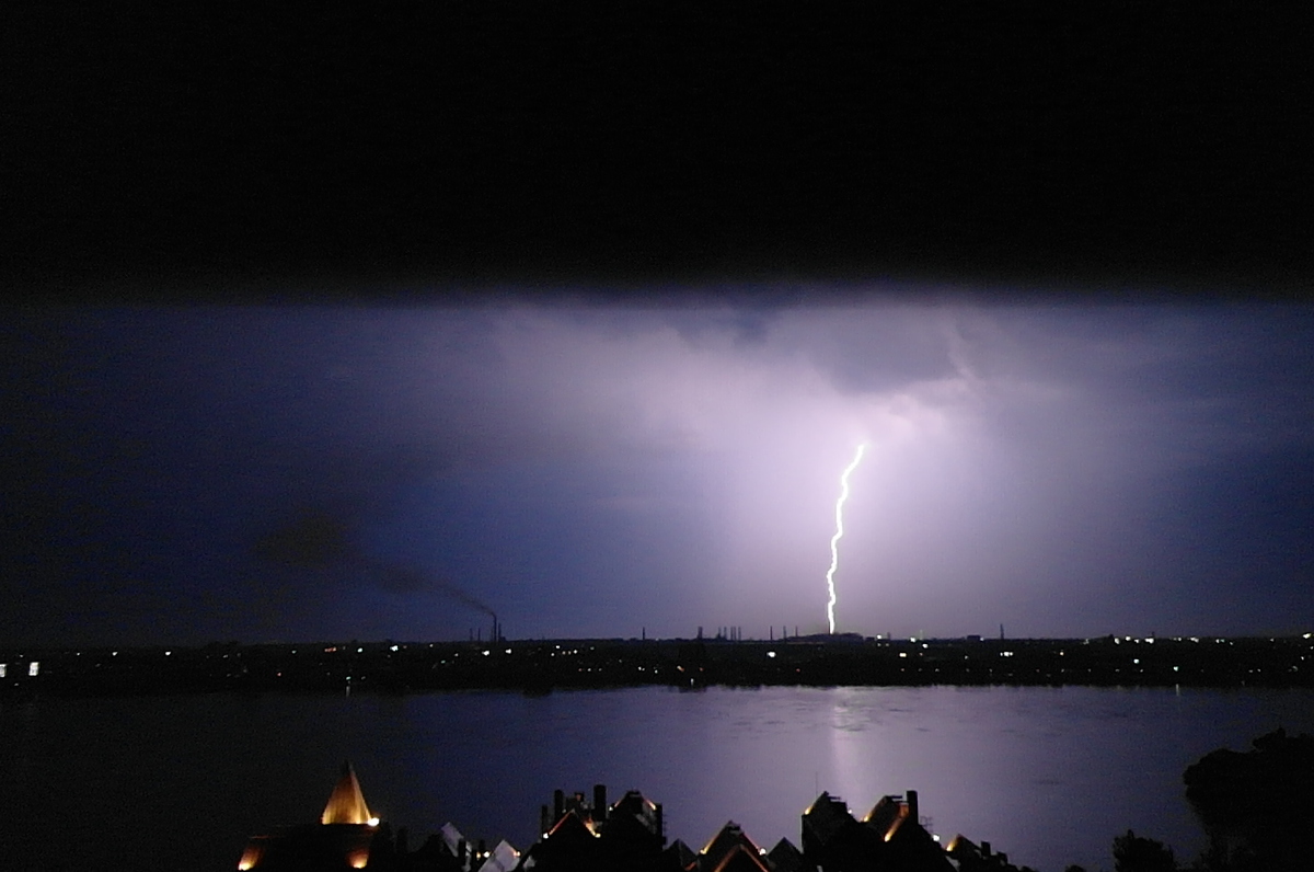 Однажды дождливым вечером...