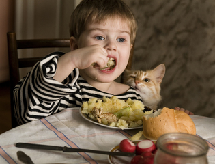 Пригости котлеткою