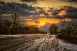 Палаючий схід сонця