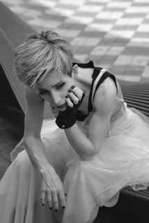 the girl on the bench