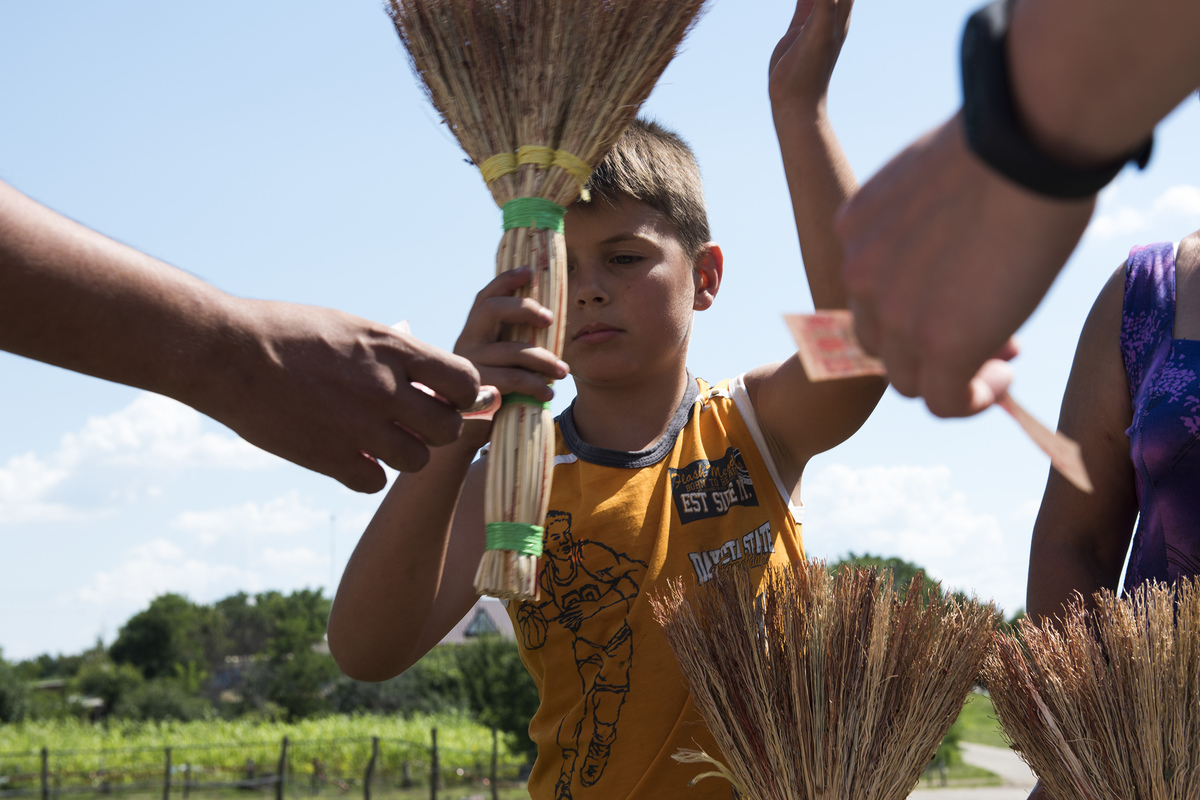 Юный продавец