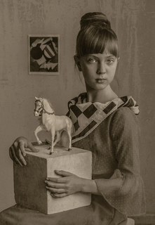 Портрет з кубом